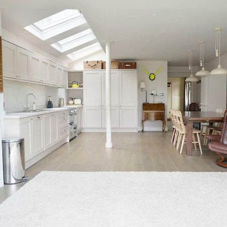 Summer House Hotel Thames Ditton ภายนอก รูปภาพ