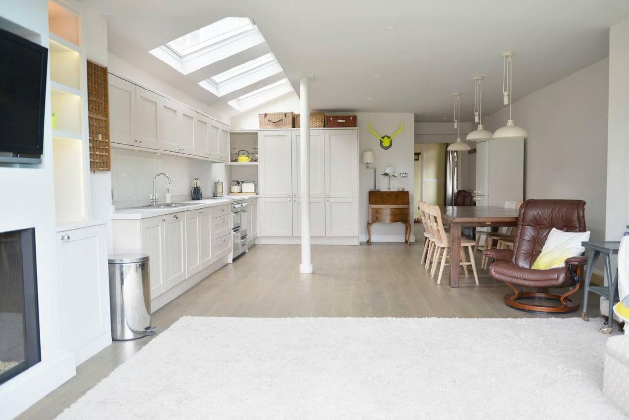 Summer House Hotel Thames Ditton ภายนอก รูปภาพ