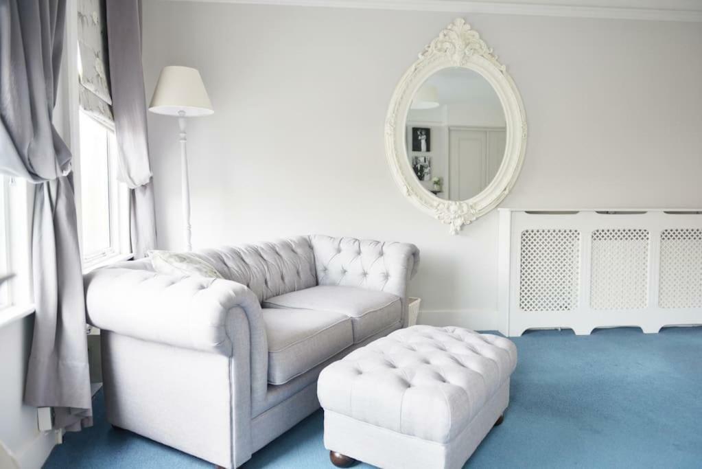 Summer House Hotel Thames Ditton ภายนอก รูปภาพ