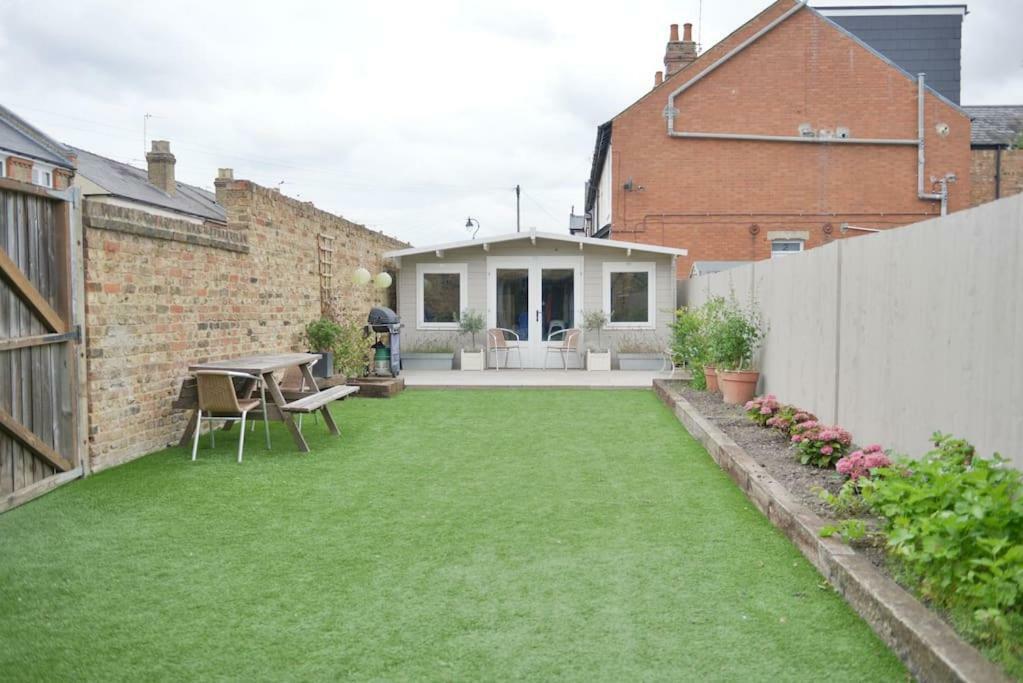 Summer House Hotel Thames Ditton ภายนอก รูปภาพ