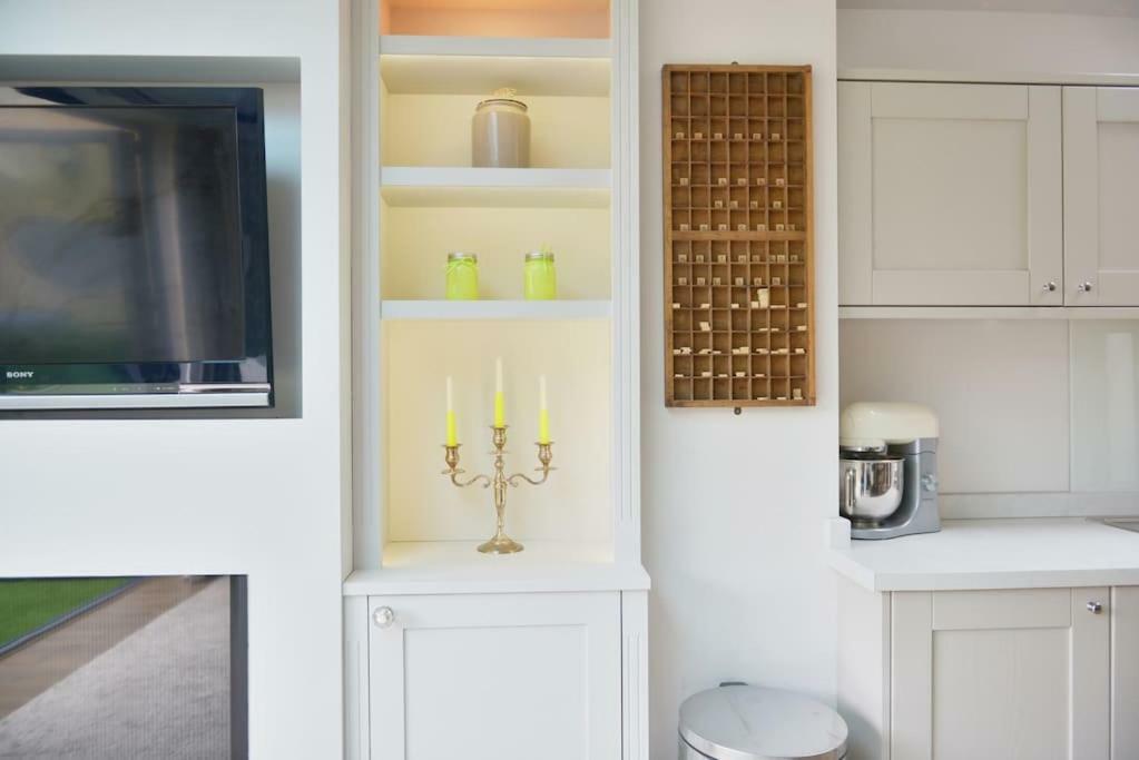 Summer House Hotel Thames Ditton ภายนอก รูปภาพ