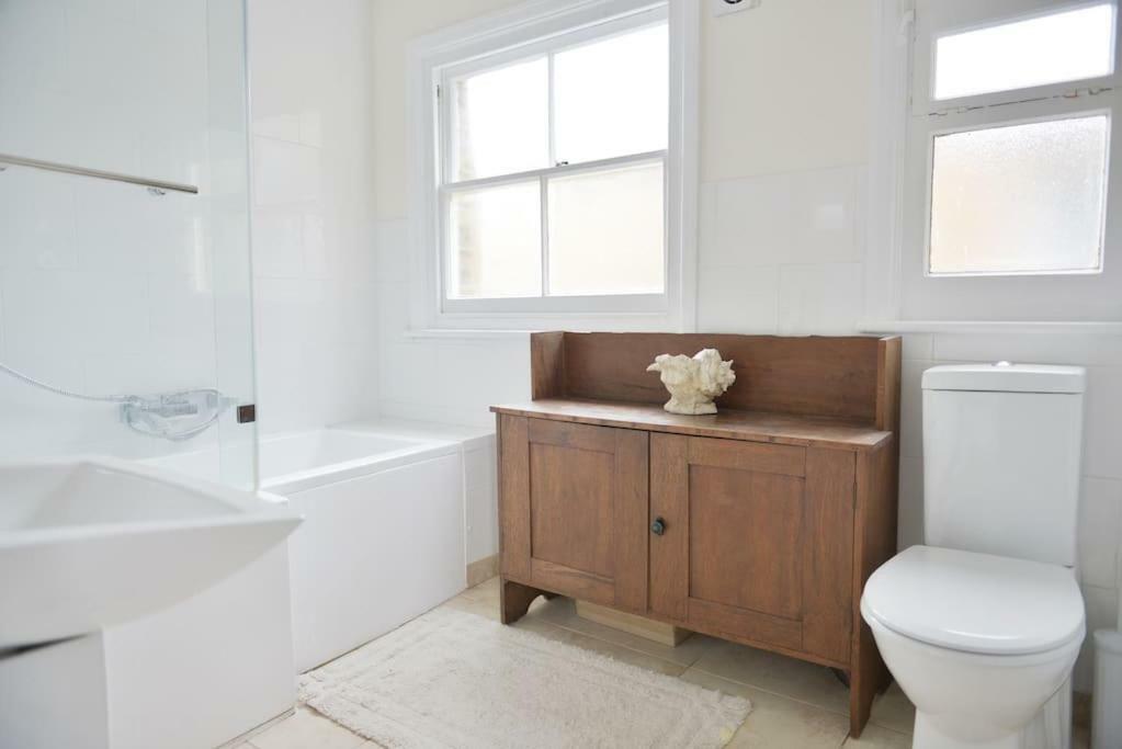 Summer House Hotel Thames Ditton ภายนอก รูปภาพ