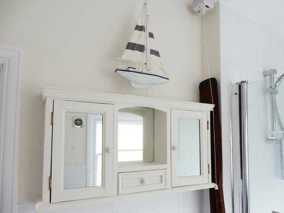 Summer House Hotel Thames Ditton ภายนอก รูปภาพ