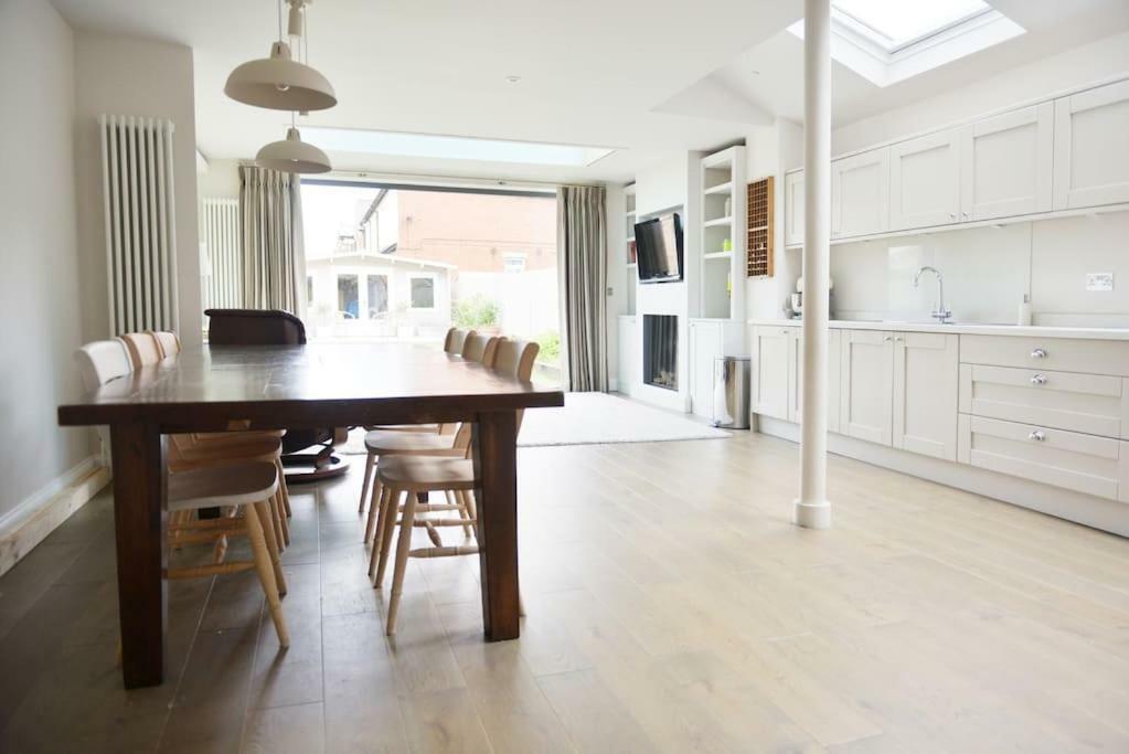 Summer House Hotel Thames Ditton ภายนอก รูปภาพ