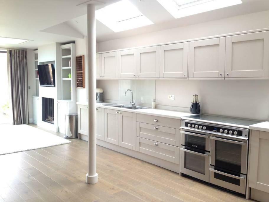Summer House Hotel Thames Ditton ภายนอก รูปภาพ